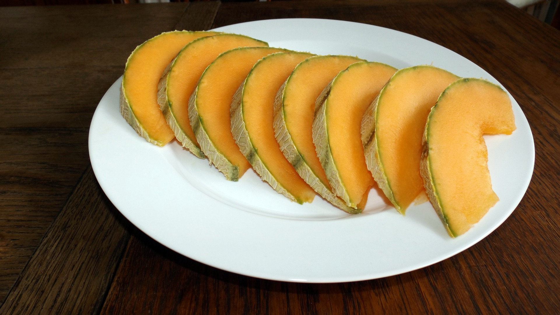 Cut fresh melon on a plate. 