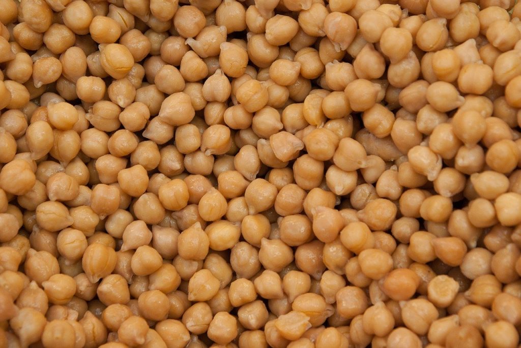 Drained canned chickpeas in a pile.