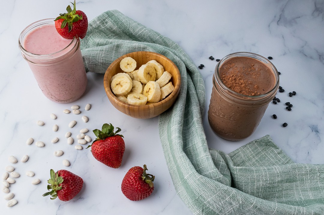 Smoothies are a go-to breakfast for many, especially as the weather warms up. Have you tried adding beans to your smoothie yet?? It may sound odd but trust us - it works! Boost the fiber, protein, and creaminess of your smoothie by adding beans. Try this Chocolate Banana Black Bean Smoothie and the Strawberry Banana White Bean Smoothie and let us know what you think. We'd love to see your photos, so please tag us!

Find the recipe for both these smoothies at Food Smart Colorado, link in bio.

Photo by PhD student @alegumeaday 

#FoodSmartColorado #CSUExtension #lovepulses #pulses #beans #smoothie #smoothies #legumes #Fiber #Protein #HealthyEating
